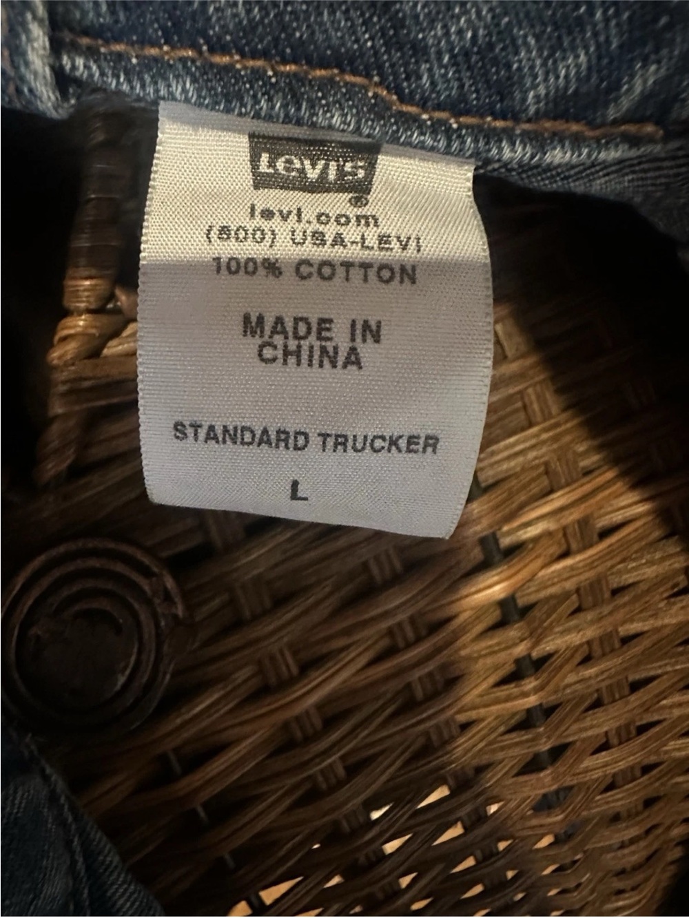 Levi’s Standard Trucker Denim Jacket Medium Wash Button Front Size L 70507 - Picture 4 of 6
